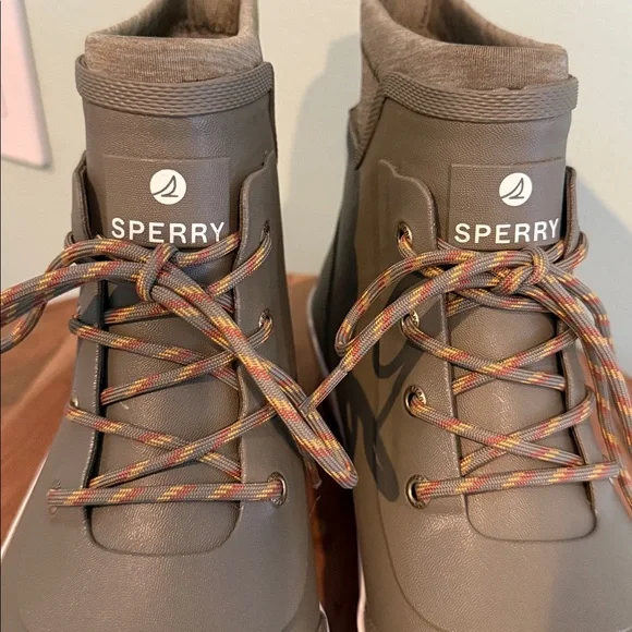 Sperry Torrent Chelsea style slip on rain boot 🤍 - Picture 7 of 7